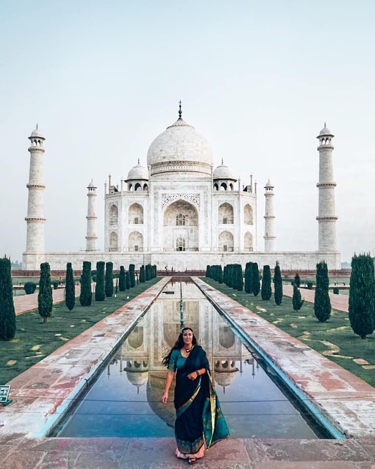 How To Get A Photo Alone At The Taj Mahal - The Wanderlust Rose