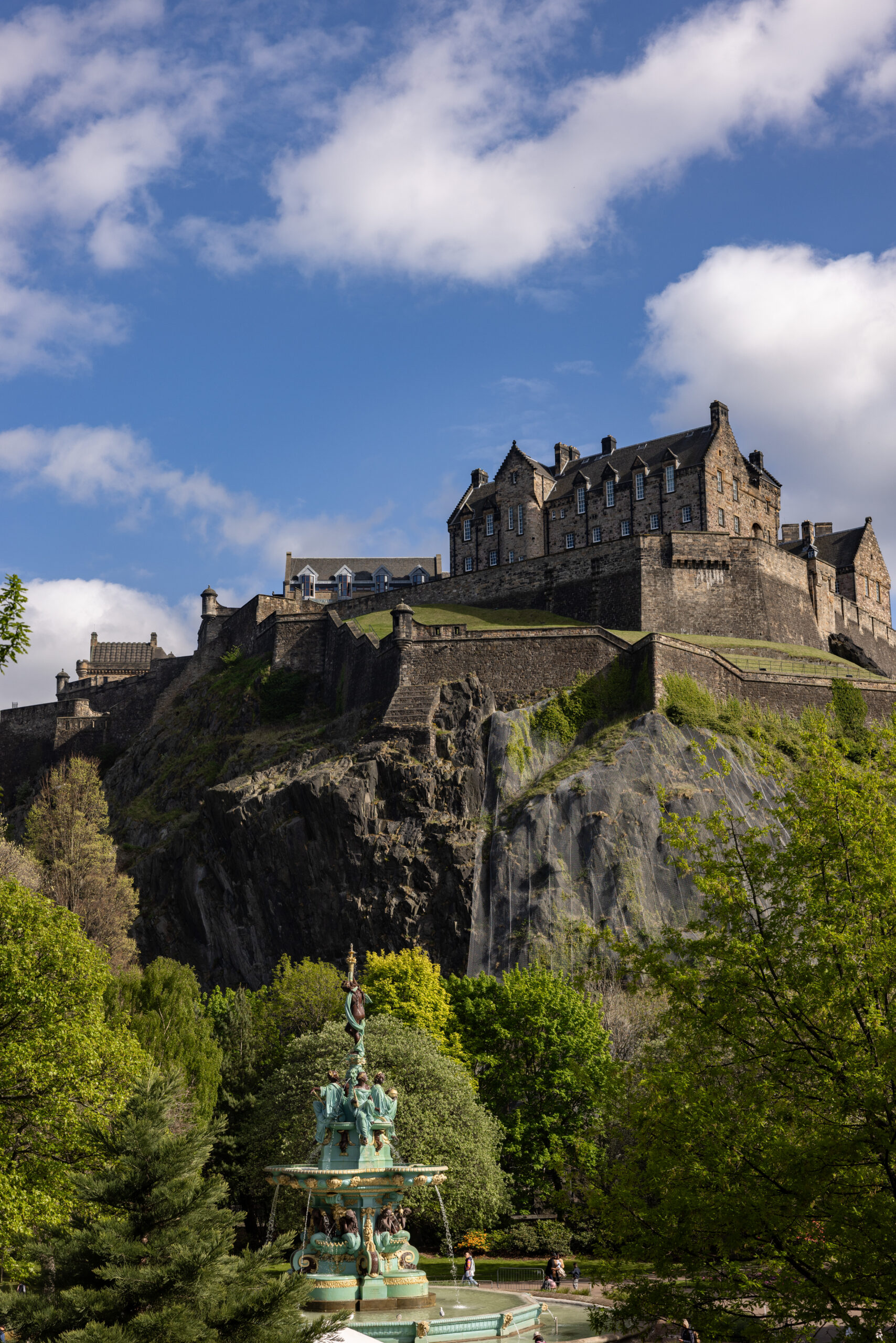 A First-Timer’s Guide to Edinburgh, Scotland: 21 Best Things To Do